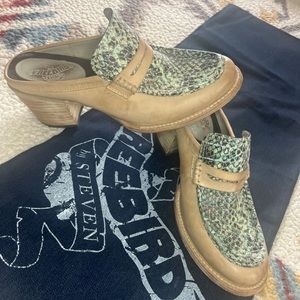 Freebird Shoes •Collins (size 10) Turquoise Multi